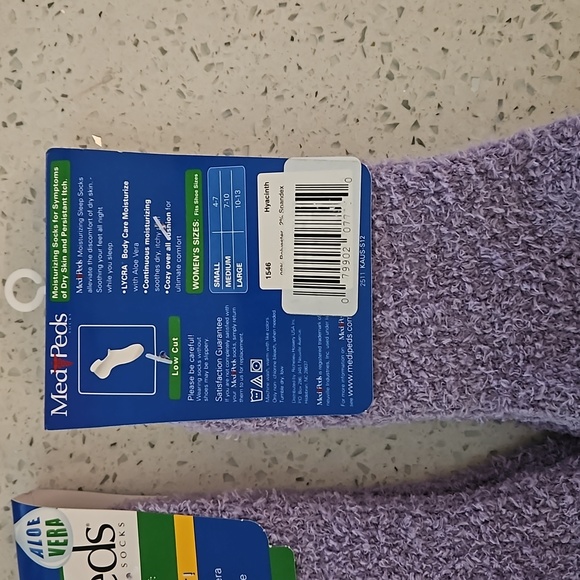 2 PAIRS MED PEDS SOCKS SUPER SOFT FUZZY FOR DRY SKIN WITH ALOE VERA - Picture 3 of 4